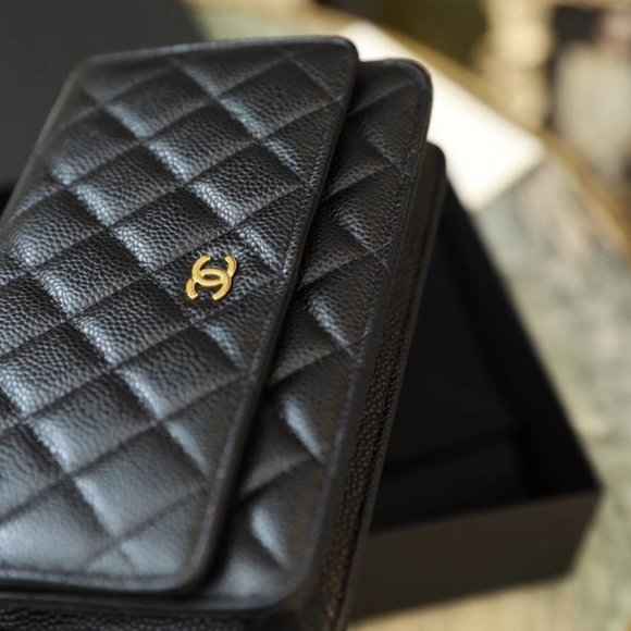 Chanel NWOT Wallet on Chain Quilted Caviar black and gold - Picture 4 of 9